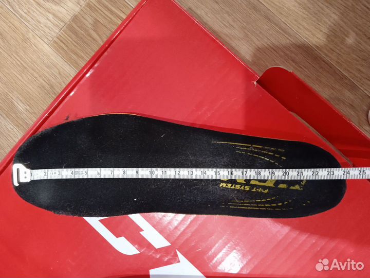 Хоккейные коньки ccm