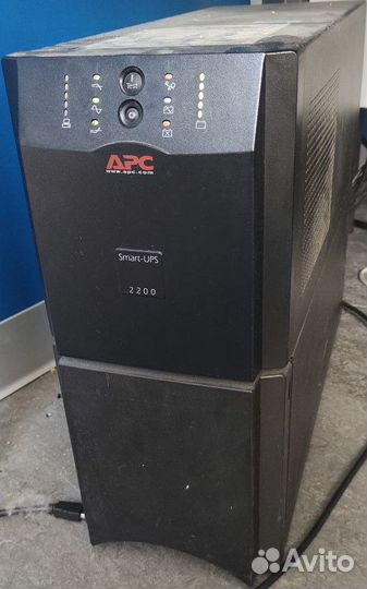 Источник бесперебойного питания APC SUA-2200i