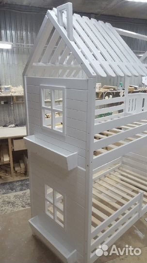 Детская кровать с бортиком