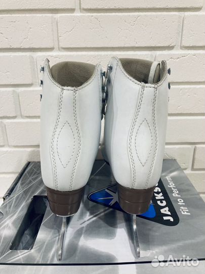 Фигурные коньки jackson