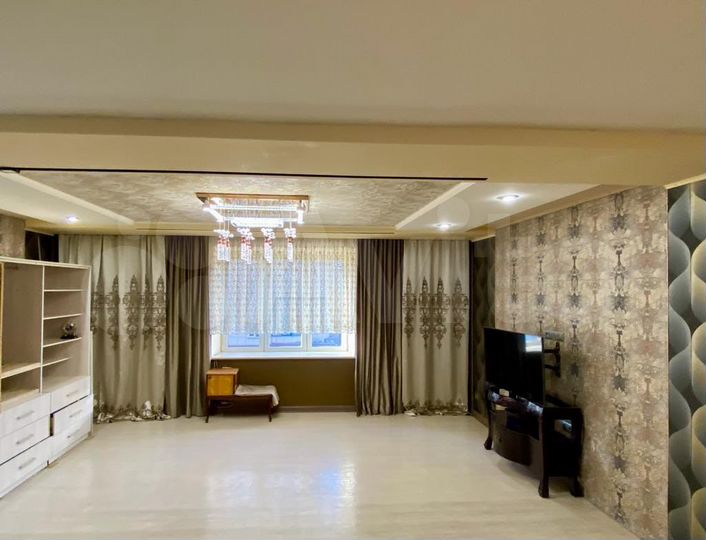 4-к. квартира, 148 м², 2/10 эт.