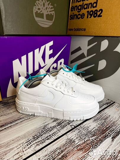 Nike Air Force 1 Pixel