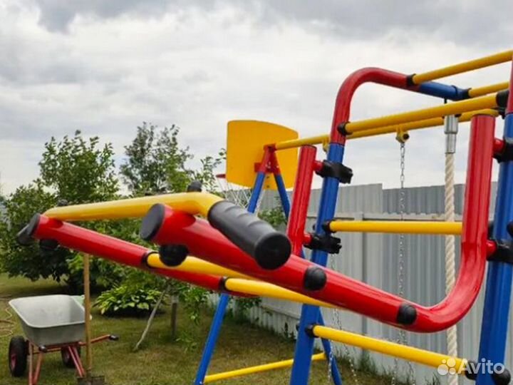 Уличный спортивный комплекс