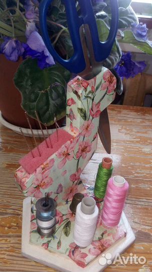 Подставка для ножниц, игольница