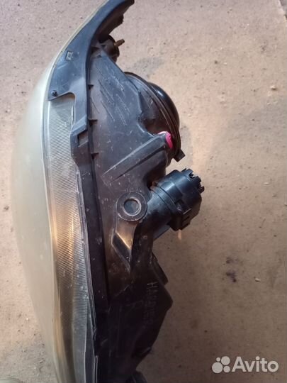Фары левая правая Тойота harrier