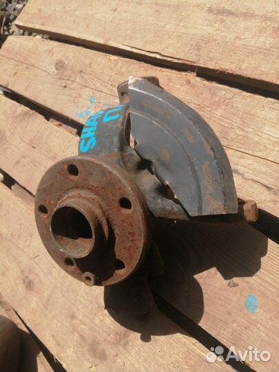 Кулак поворотный передний левый Volkswagen Sharan