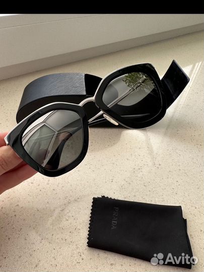 Солнцезащитные очки Prada оригинал