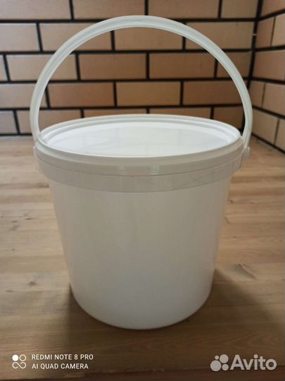 Ведро пластиковое с крышкой