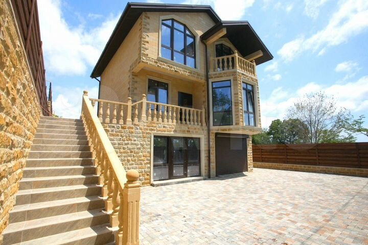 Коттедж 230 м² на участке 4,1 сот.