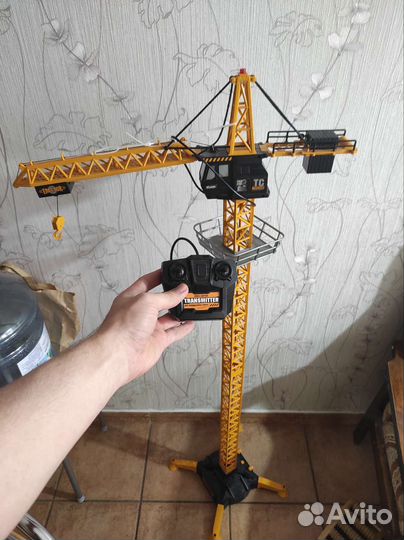 Подъемный кран игрушка
