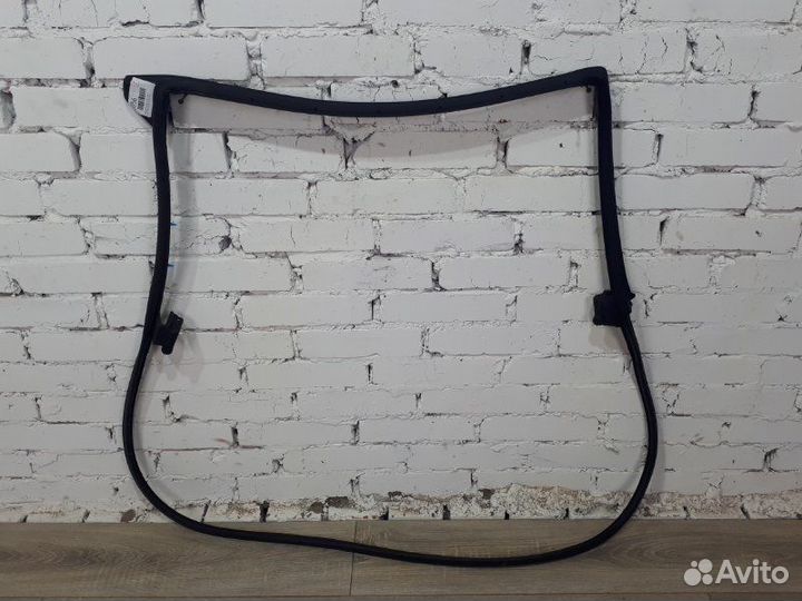 Уплотнитель двери задний правый Toyota Rav4 XA50