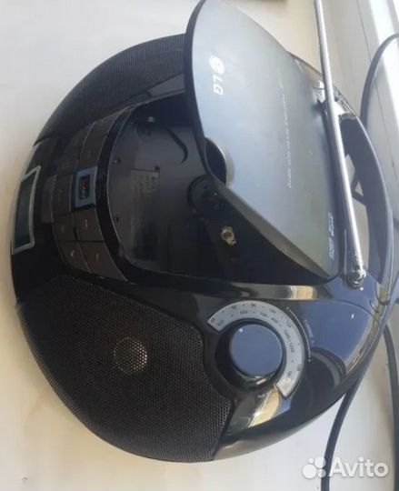 Музыкальеый центр бумбокс LG