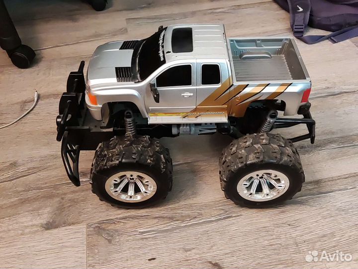 Джип на радиоуправлении