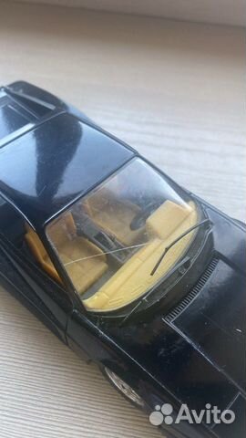Toys: A Burago 1:24 scale dark blue Ferrari testarossa model car, 1984; together with a Maisto 1:24