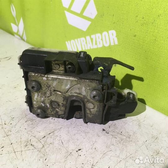 Замок двери передней левой Фольксваген Гольф 3 В