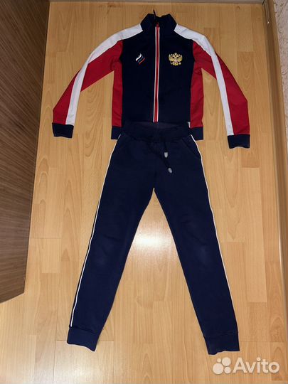 Костюм спортивный