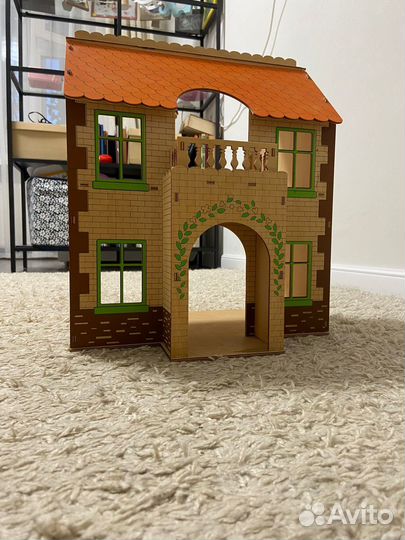 Кукольный домик с мебелью
