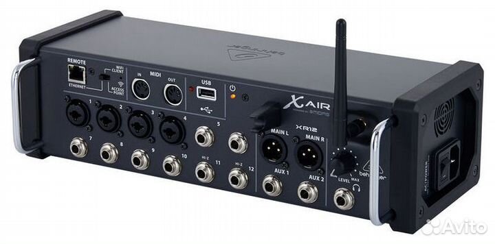 Микшерный пульт Behringer XR12