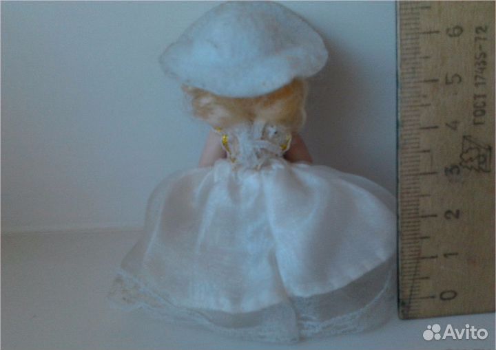 Кукла маленькая фарфоровая коллекционная