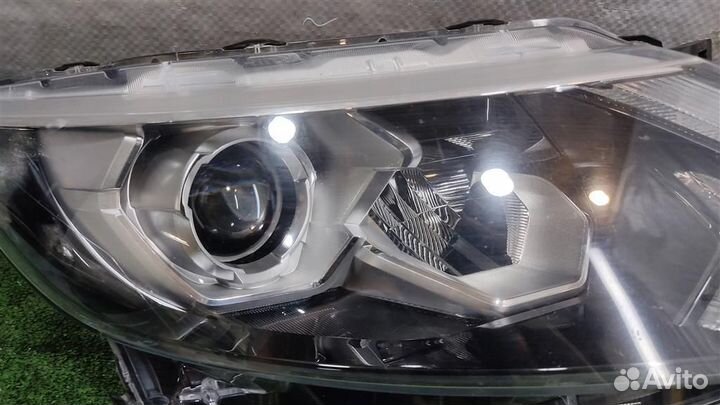 Фара правая ксенон Nissan Qashqai J11 2014