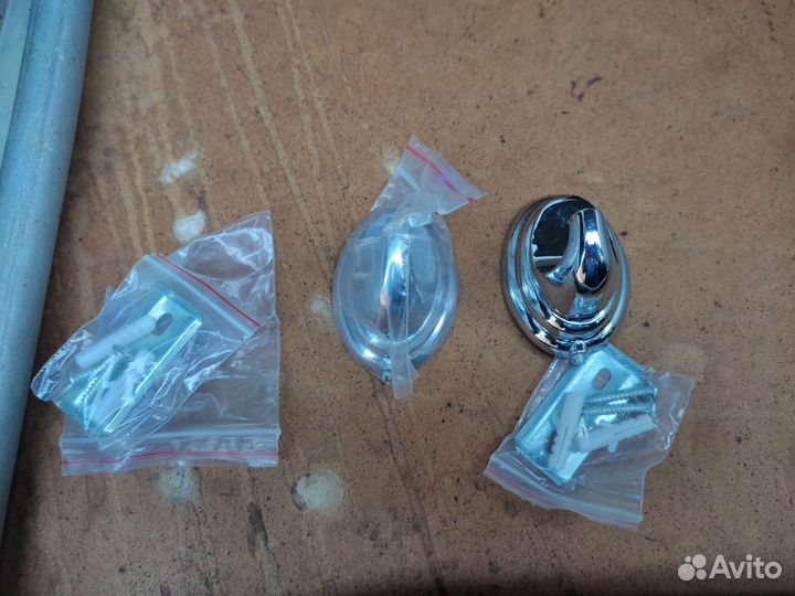Полотенцедержатель + два крючка новые