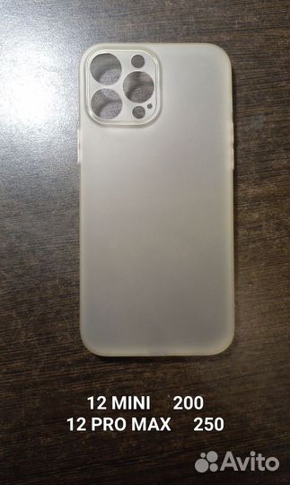 Много чехлов для айфонов