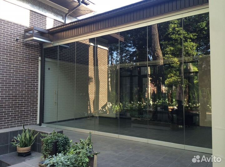 Безрамное остекление беседки