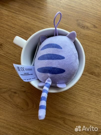 Керамическая кружка с игрушкой