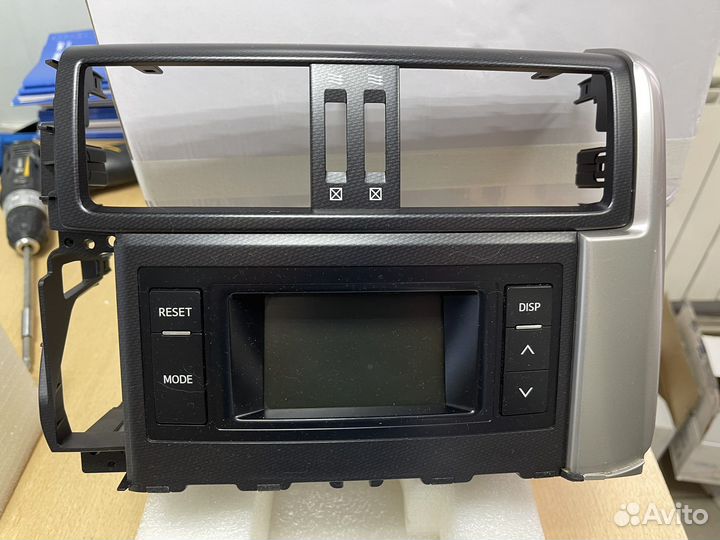 Штатное головное устройство Toyota Prado 150