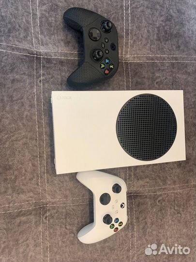 Xbox series s с 2 геймпадами+з/у