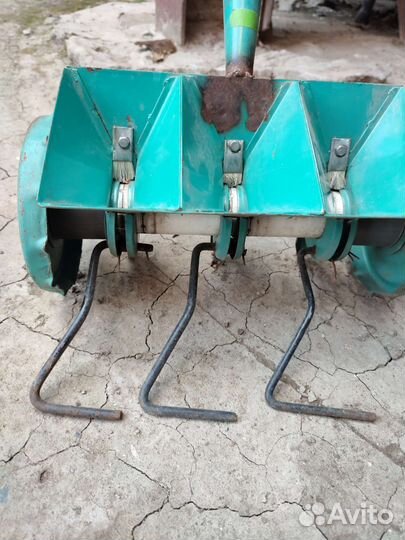 Сеялка ручная трëхрядная