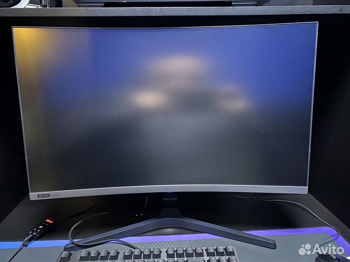 Монитор Samsung 27 изогнутый