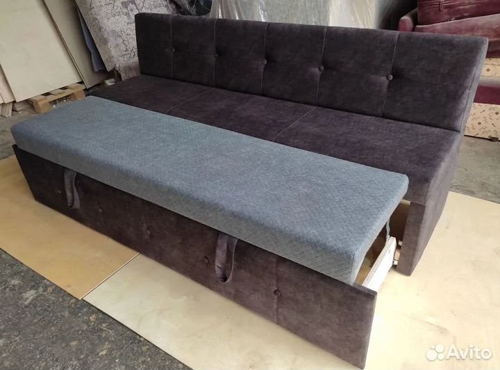 Угловой диван для кухни со спальным местом