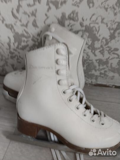 Коньки фигурные Dagmar и CCM