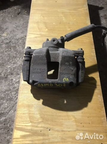 Суппорт передний левый Peugeot 307