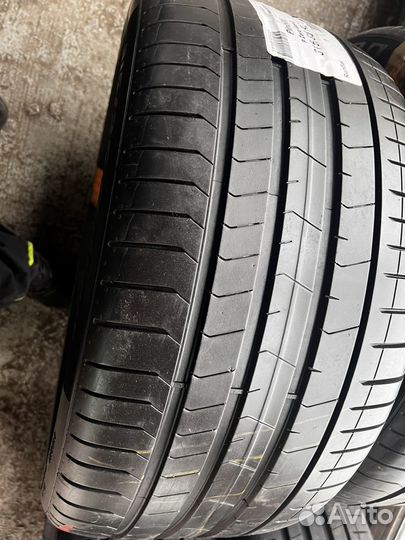 Pirelli P Zero PZ4 315/35 R21 и 275/40 R21