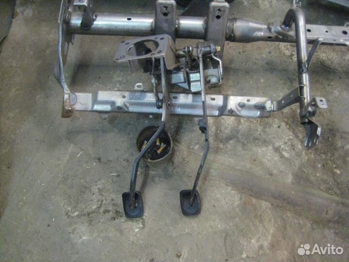 Педаль тормоза сцепления Сузуки Гранд Витара 2005+