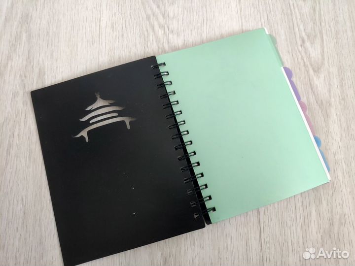Блокнот на пружине разделители черный
