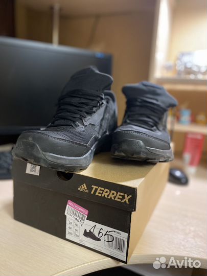 Продам кроссовки adidas terrex