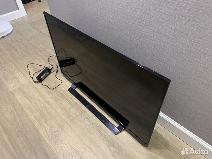 Телевизор (Кронштейн в комплекте )