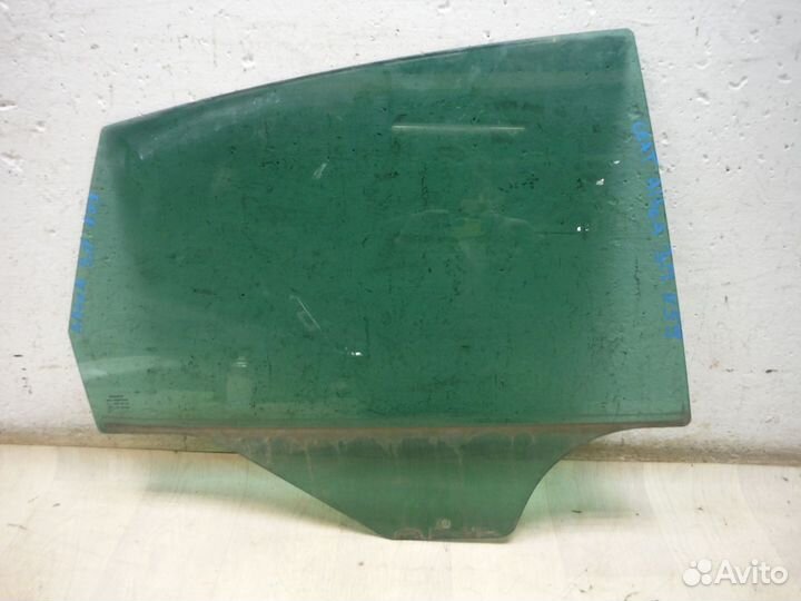 Стекло двери задней правой Seat Altea 2004