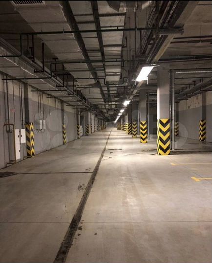 Машиноместо, > 30 м²