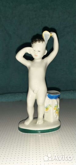 Фарфоровая статуэтка