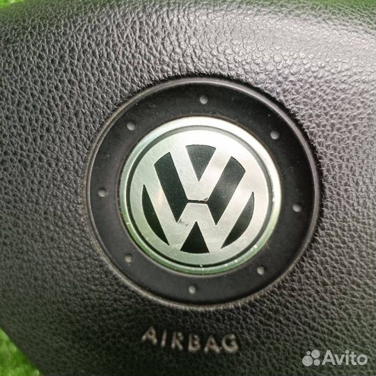 Подушка безопасности водителя Volkswagen Golf 5