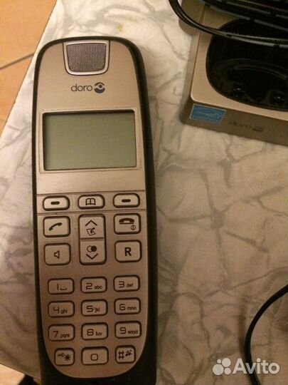 Телефон с двумя базами и трубками