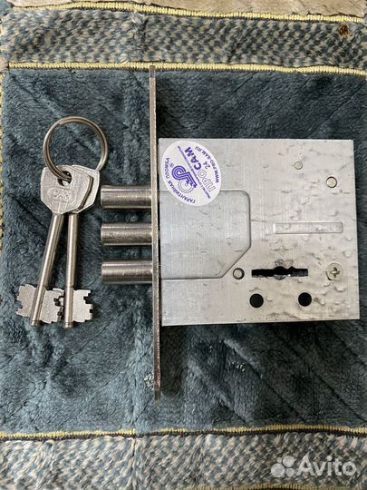 Замок дверной