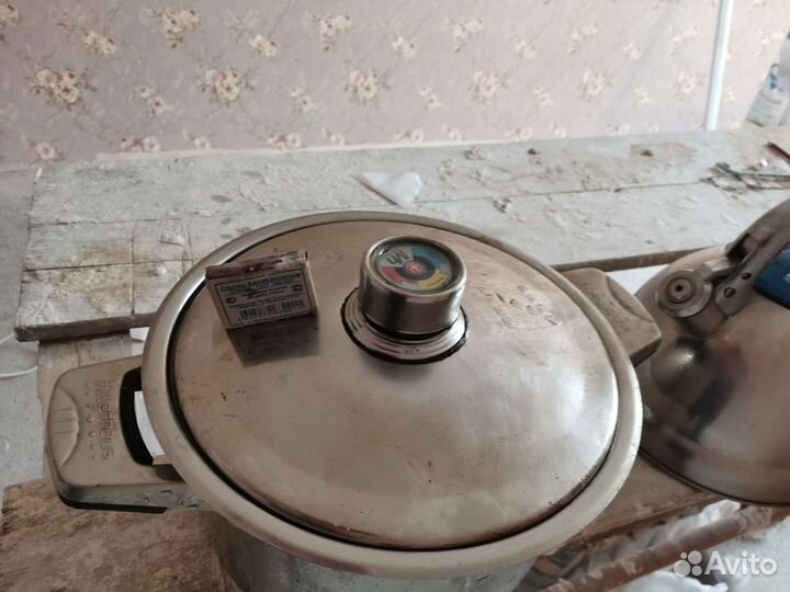 Кастрюли. Сковаротки. Чайники