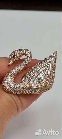 Брошь с кристаллами Swarovski