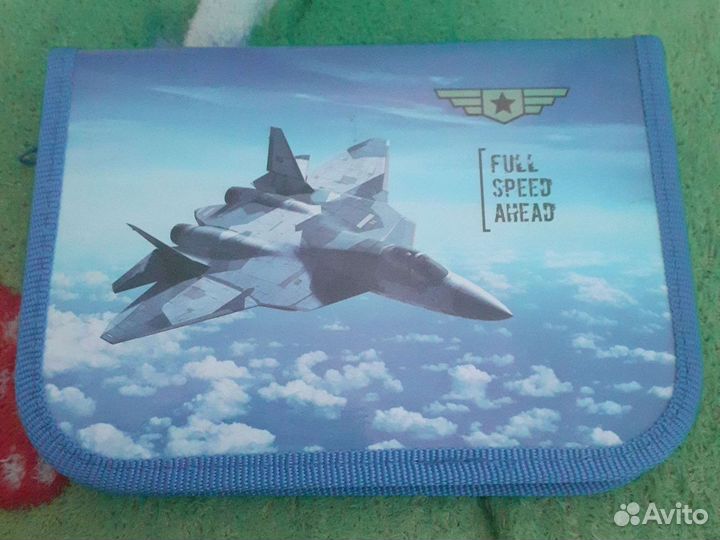 Пенал и 2 папки для тетрадей, новые