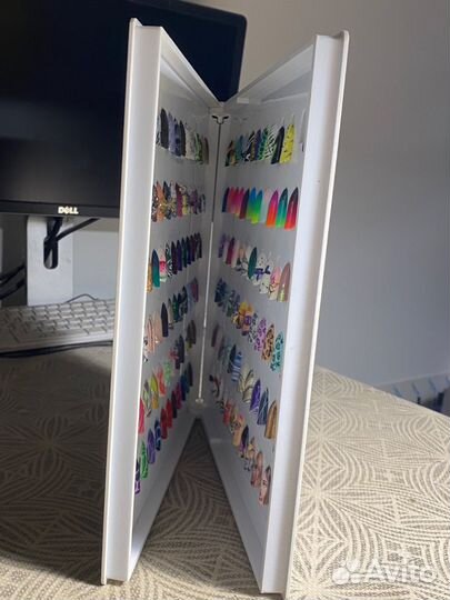 Дисплей-книжка на 144 типсы для мастера маникюра